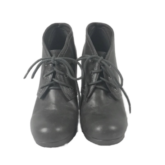 Madden Girl Gray 4.5 in heels - Size 6 - Picture 2 of 8